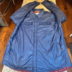 Swims Men’s X-Large ultralight jacket. Blue with maroon interior